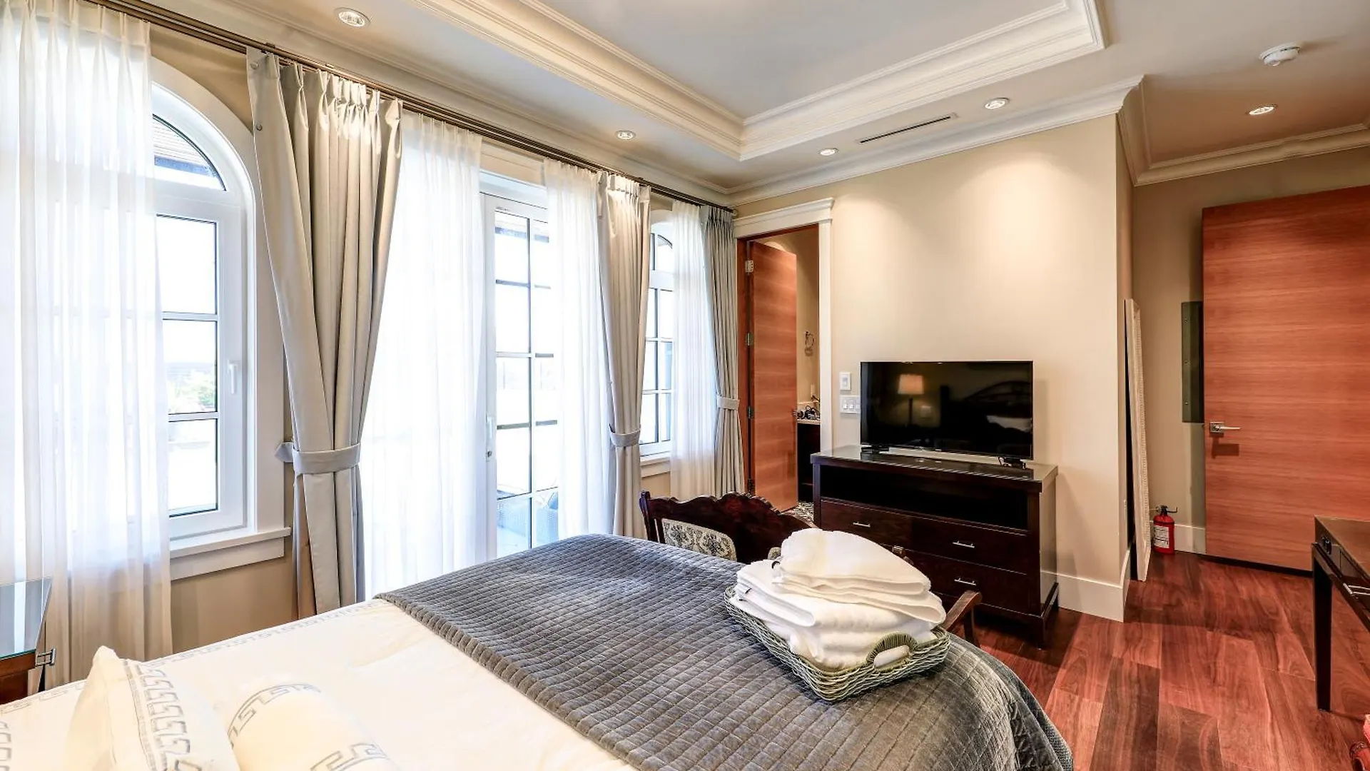 Richmond Retreat, Private Rooms With Ensuite Bathrooms Canada